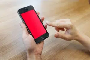mengapa iphone red screen
